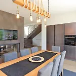Poggio Ai Sassi-private & Pool Вилла Реджелло